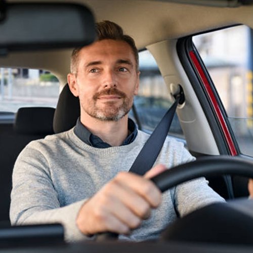 Hire weekly chauffeur Dubai for dependable weekly travel service